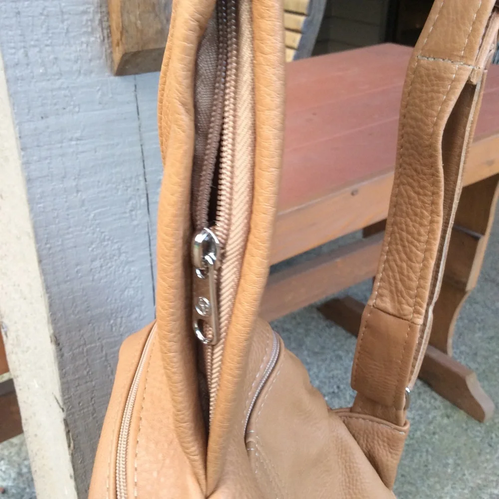 Leather sling travel bag Mexico multiple zip slots - Picture 3 of 4
